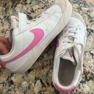 Nike Kids Sneakers | White & Pink | Size 2.5Y